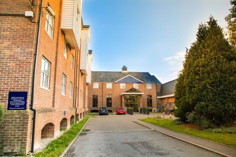 Best Western Gatwick Moat House