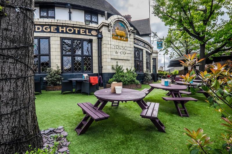 Bridge Hotel (Youngs)