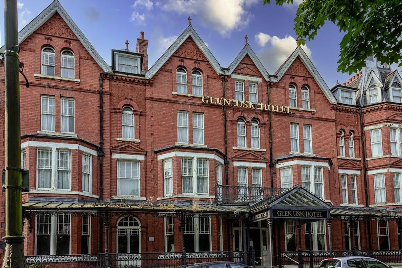 Commodore Hotel