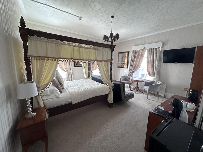 Commodore Hotel — photo 2