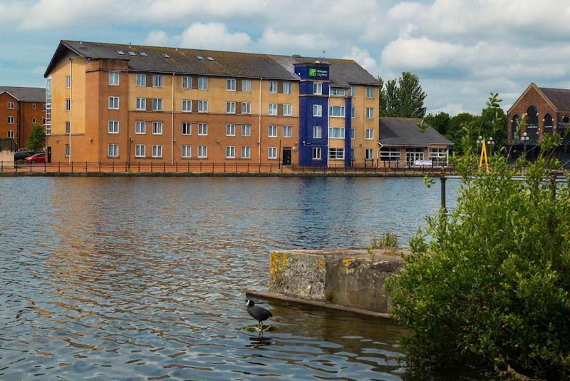 Holiday Inn Express Cardiff City Centre