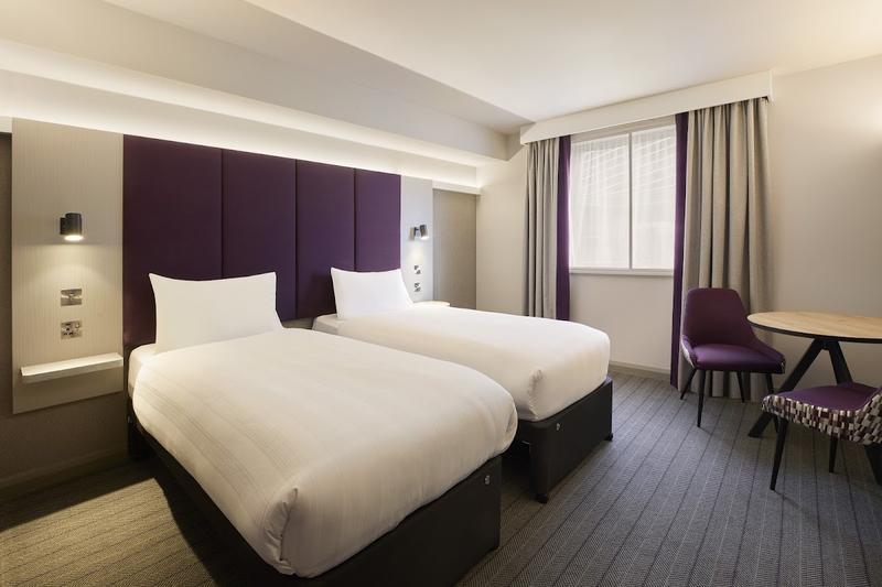 Gatwick Manor Hotel & Premier Lodge — photo 2