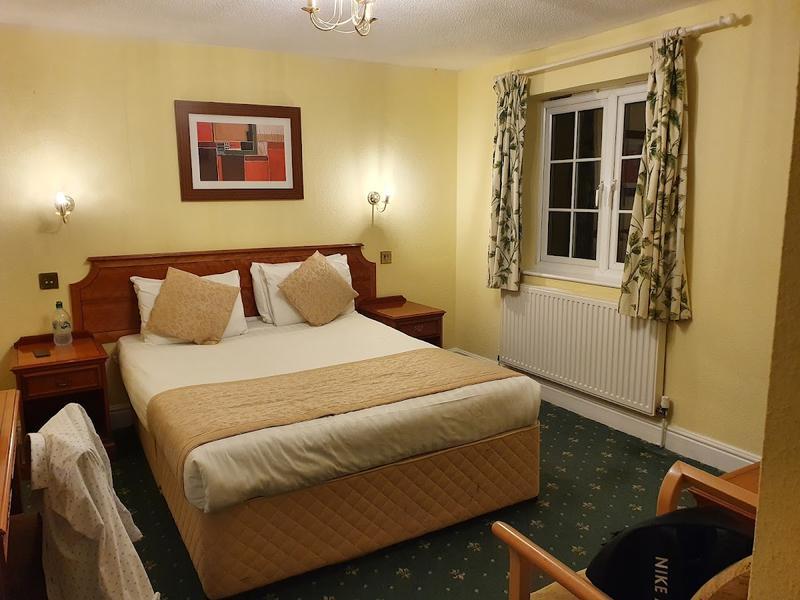 Harefield Manor Hotel — photo 2
