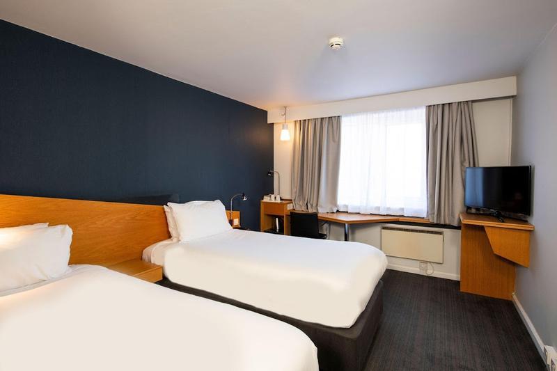 Holiday Inn Express Gloucester — photo 2