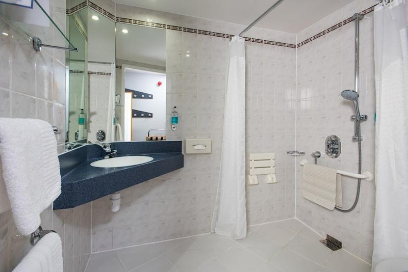 Holiday Inn Express Gloucester — photo 3