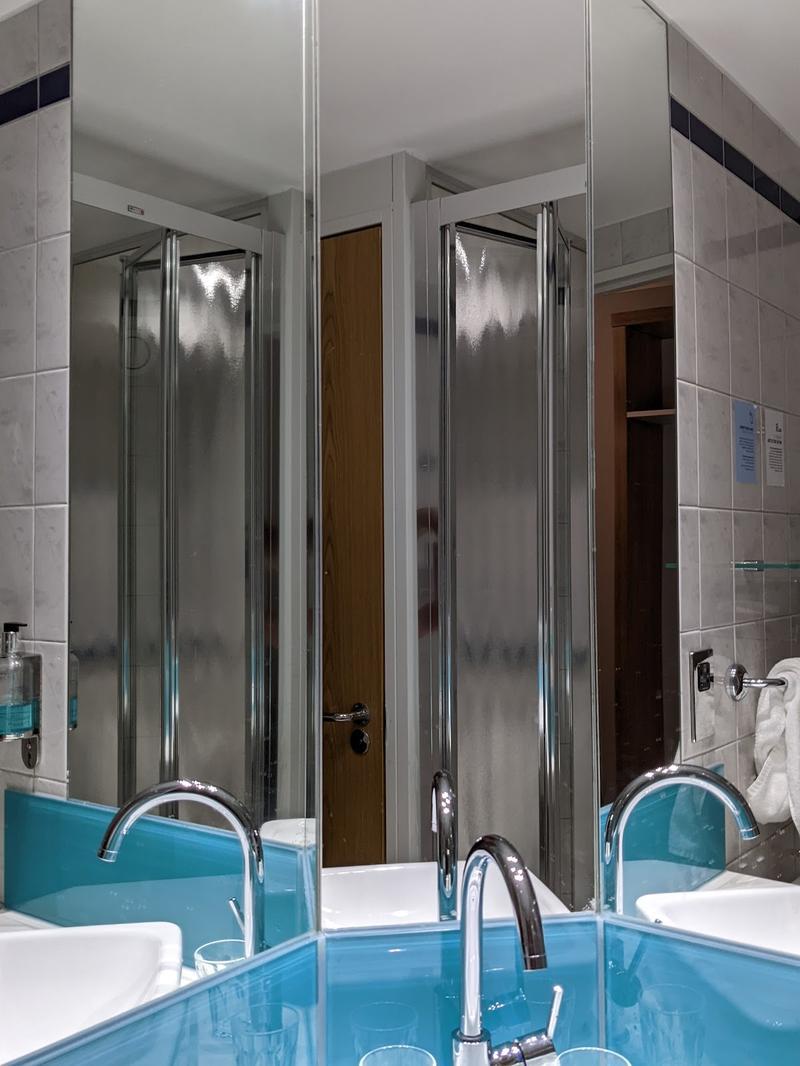 Holiday Inn Express Oxford Kassam Stadium — photo 3