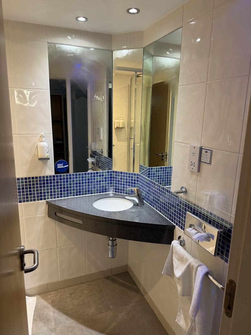 Holiday Inn Express Kettering — photo 3