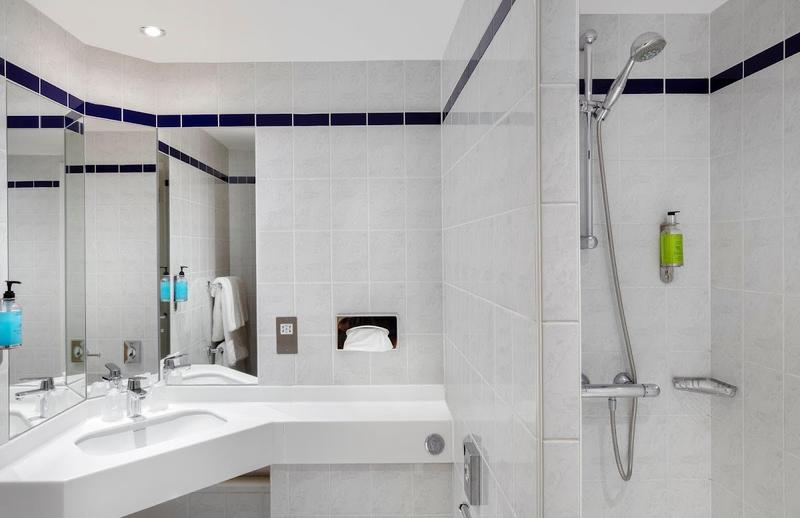 Holiday Inn Express Poole — photo 3