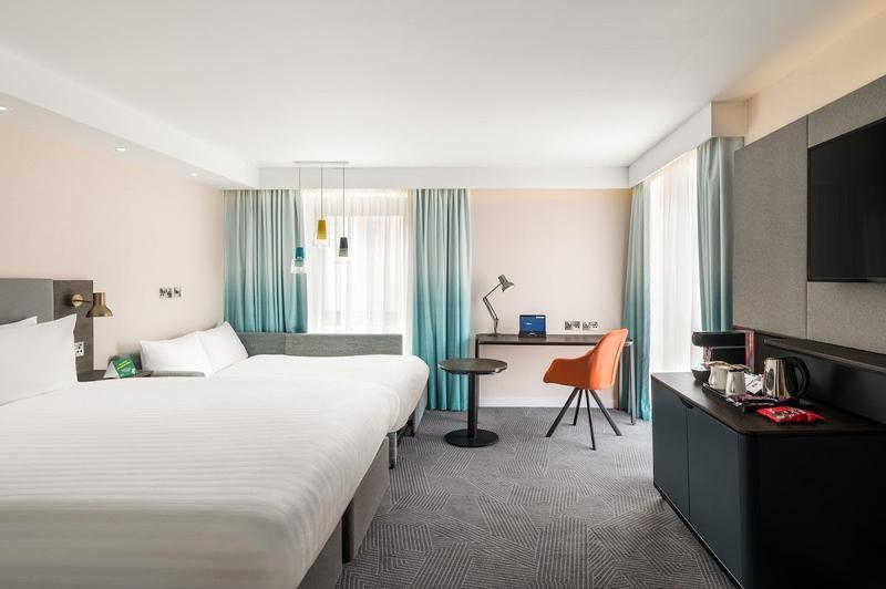 Holiday Inn Lincoln — photo 2