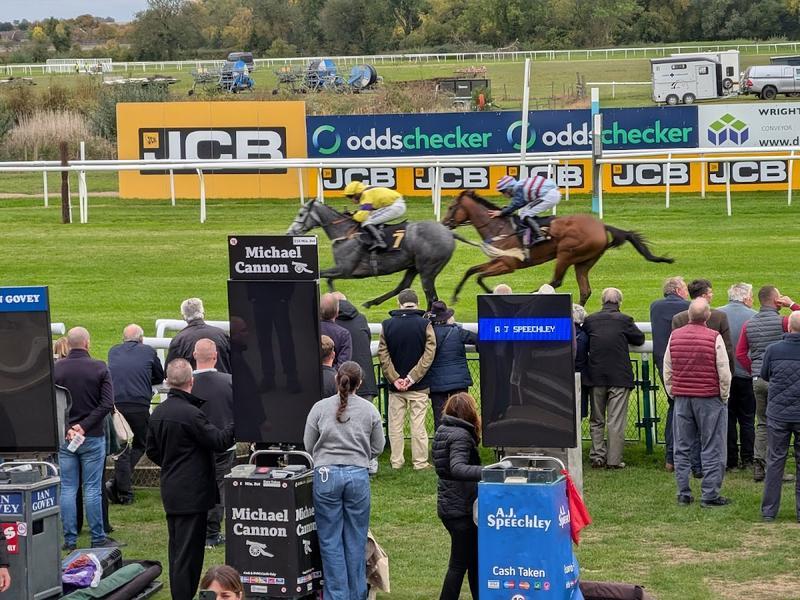 Huntingdon Racecourse — photo 2