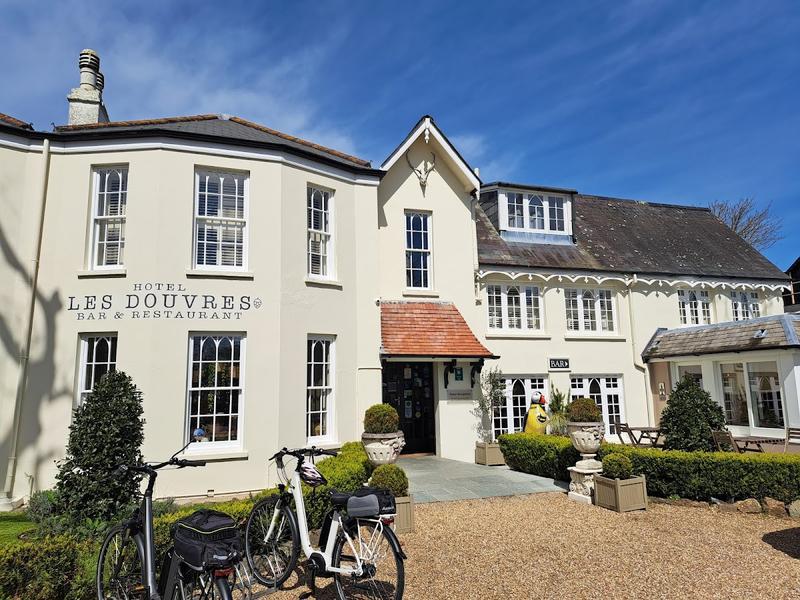 Les Douvres Hotel