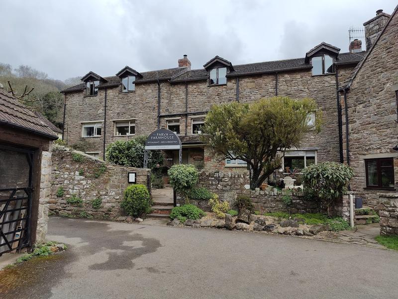 Parva Farmhouse Hotel