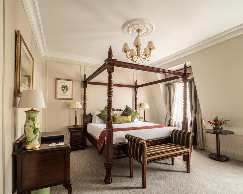 The Leonard Hotel & Apartments