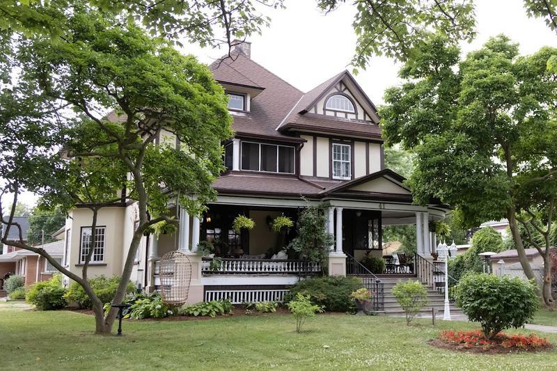 The Rose Manor Hotel