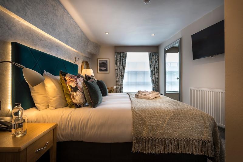 The Three Swans Hotel — photo 2