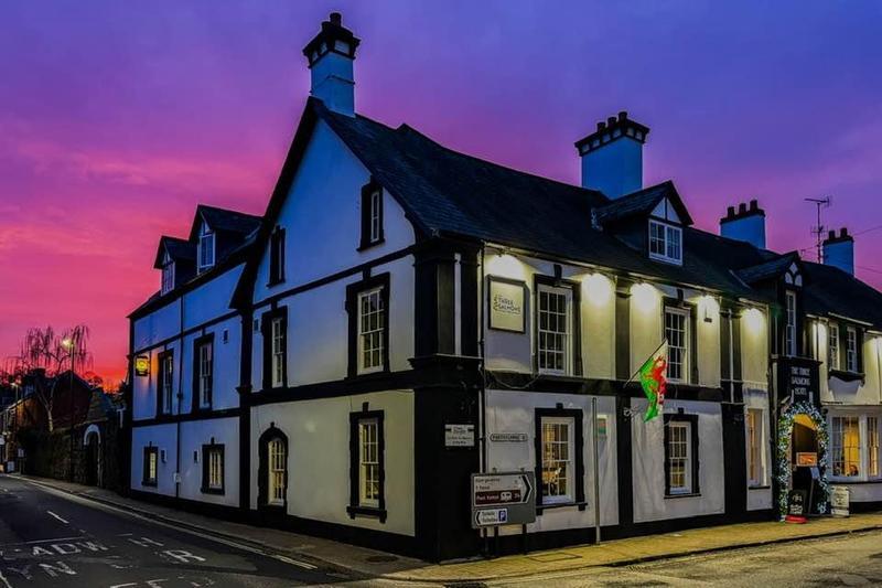 Three Salmons Hotel