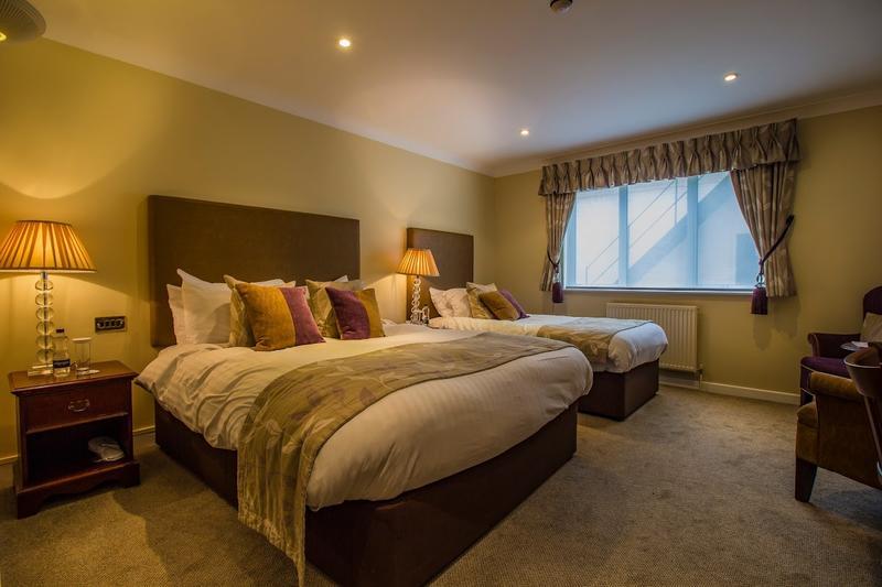 Three Swans Hotel — photo 2