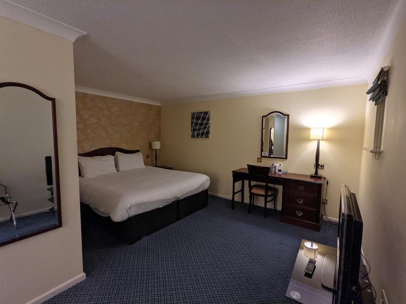 Witney Four Pillars Hotel — photo 2