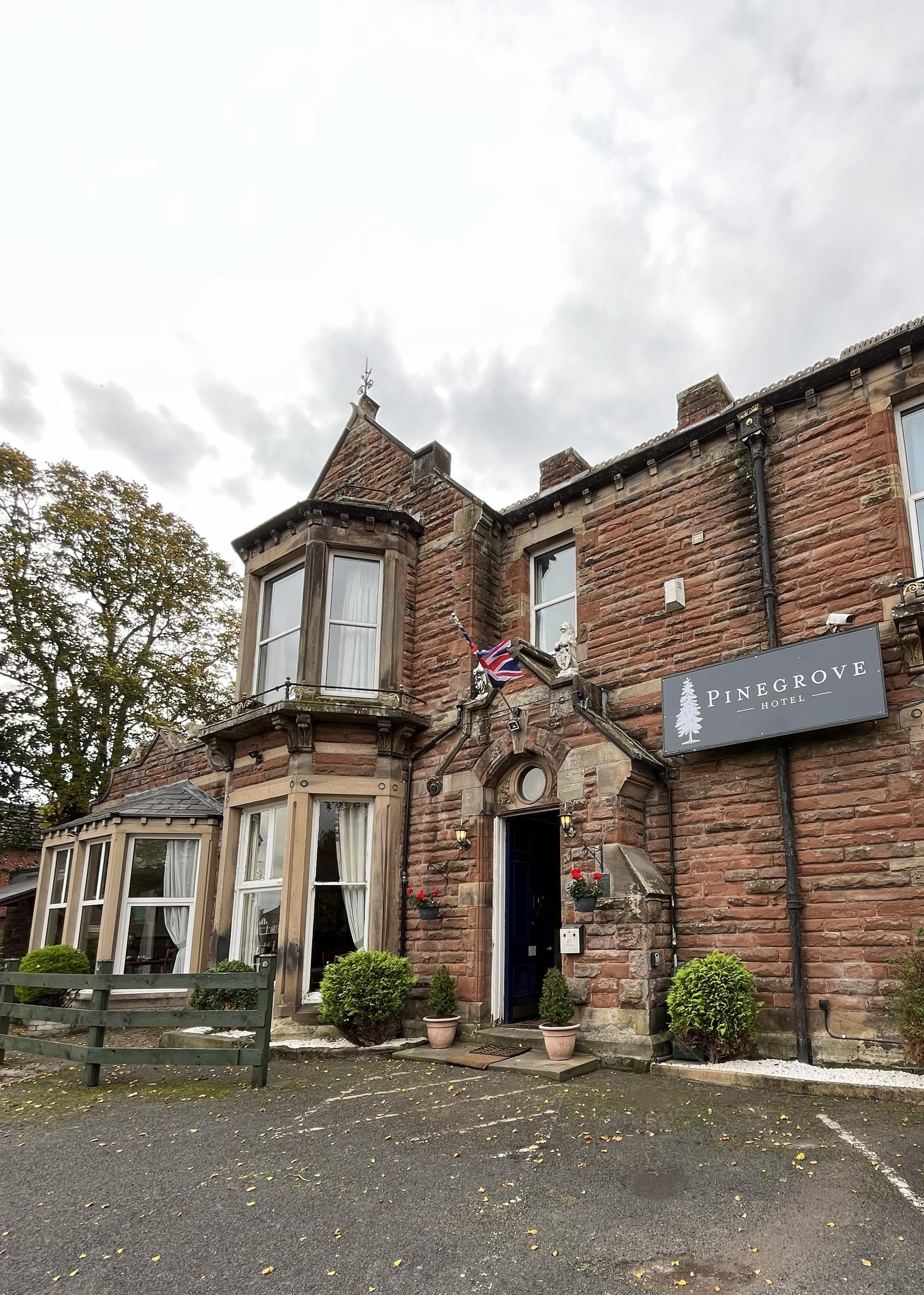 Pinegrove Hotel