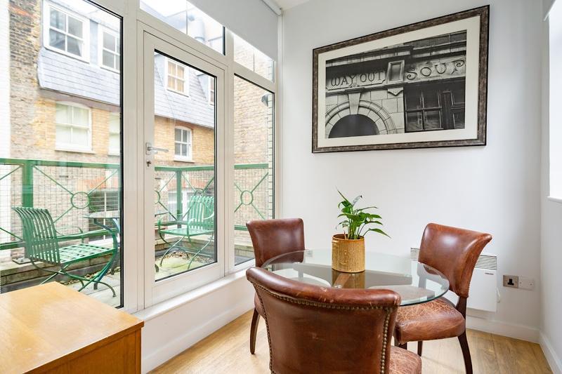 196 Bishopsgate Apartments — photo 3