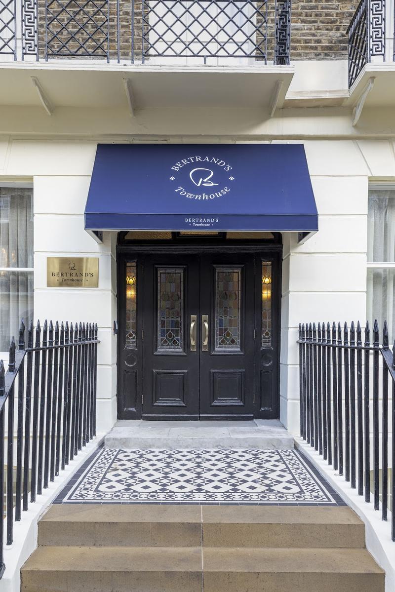 Blooms Town House Hotel