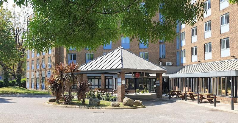 Days Hotel Waterloo
