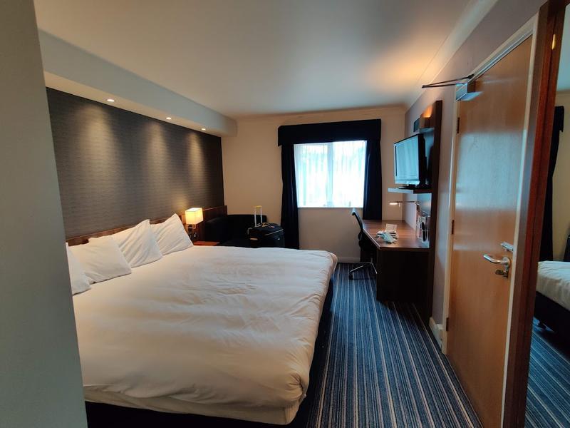 Holiday Inn Express Gatwick-Crawley — photo 2