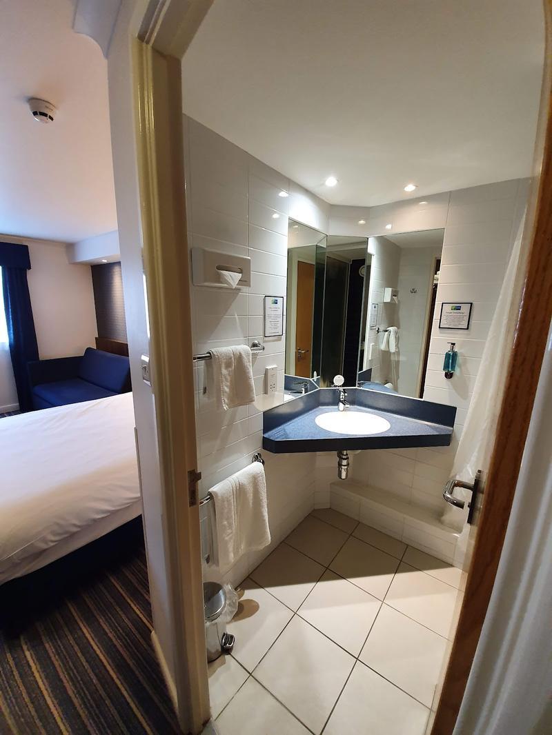 Holiday Inn Express Gatwick-Crawley — photo 3