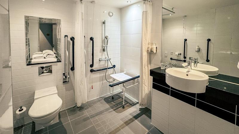 Express By Holiday Inn London Stratford — photo 3