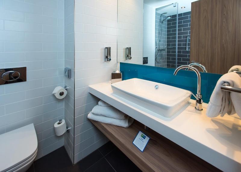 Holiday Inn Express Milton Keynes — photo 3