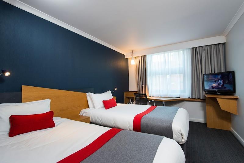 Holiday Inn Express Swansea East — photo 2