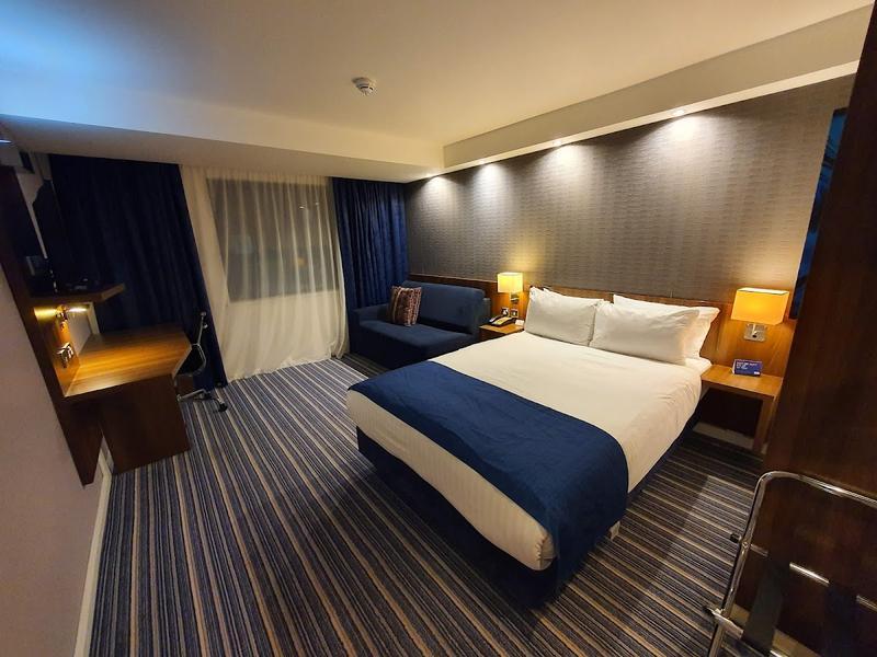 Holiday Inn Express London LHR Terminal 5 — photo 2