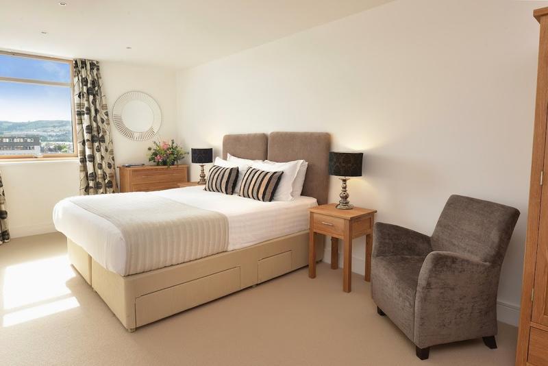 Hyde Park Suites 30 Inverness — photo 2