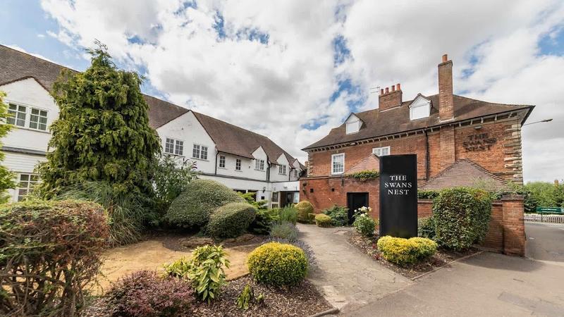 Macdonald Swan's Nest Hotel
