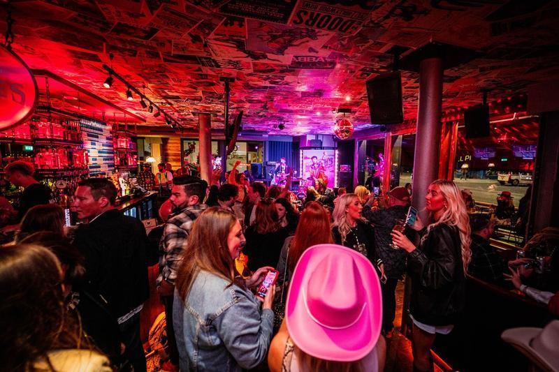 Maggie's: Quirky Country Bar In Glasgow