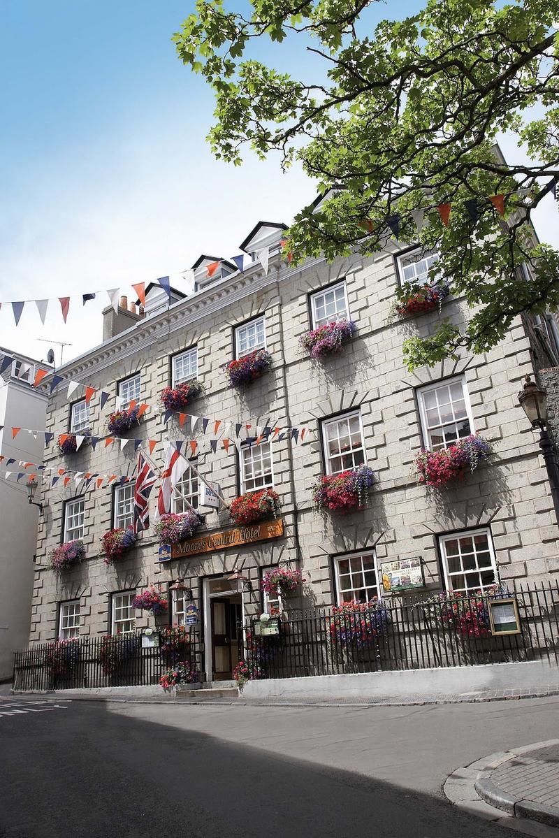 Moores Central Hotel