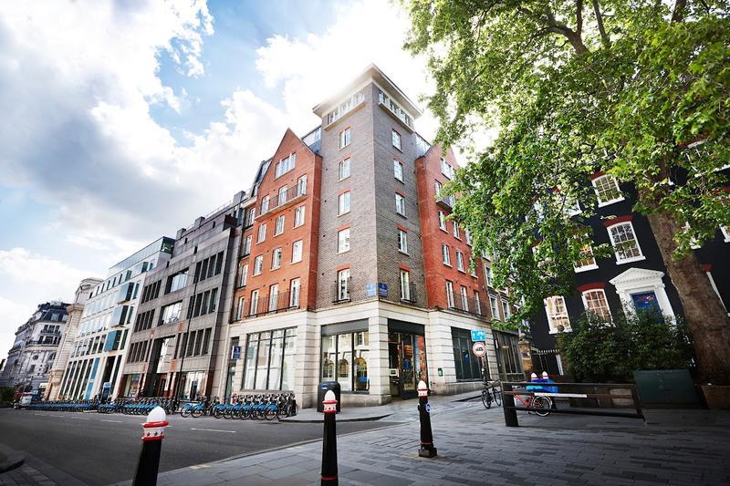 Queen Street Apartments by Marlin