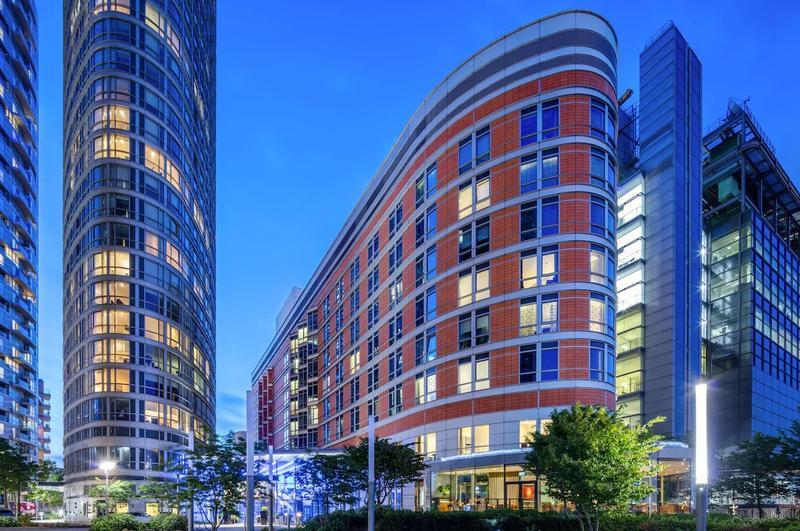 Radisson New Providence Wharf Hotel