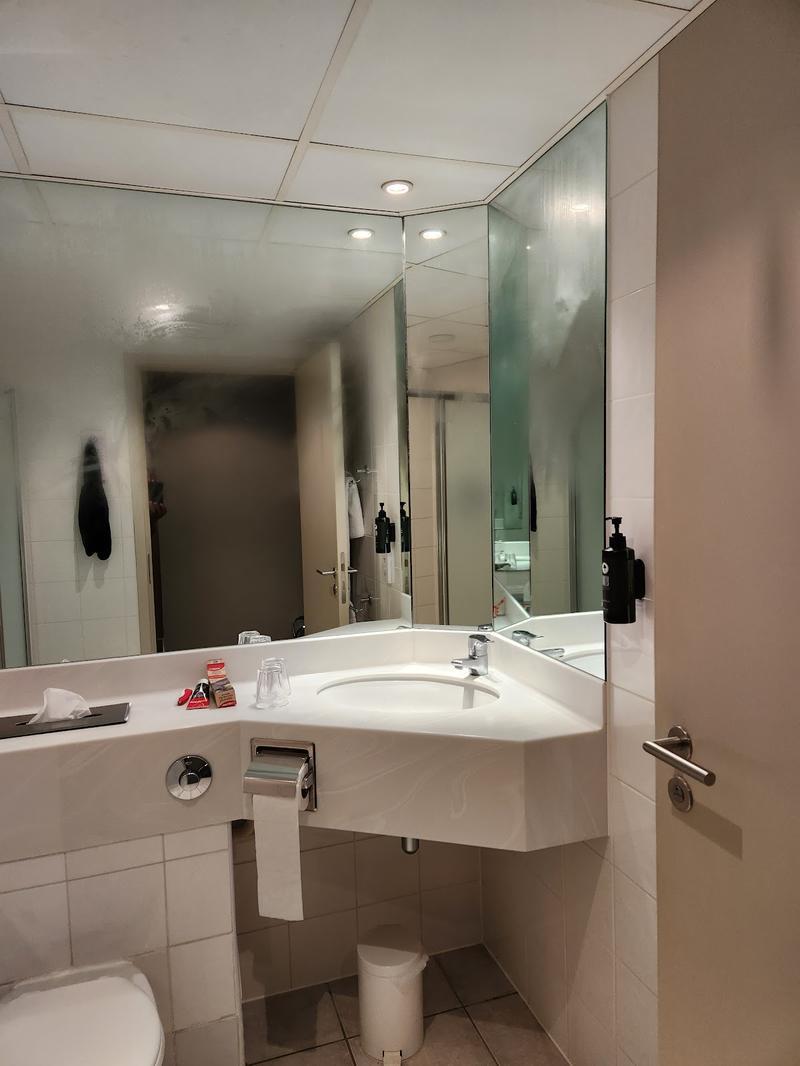 Ramada Hotel & Suites Coventry City Centre Hotel — photo 3