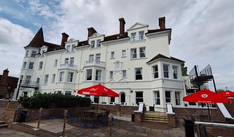 Thames Riviera Hotel
