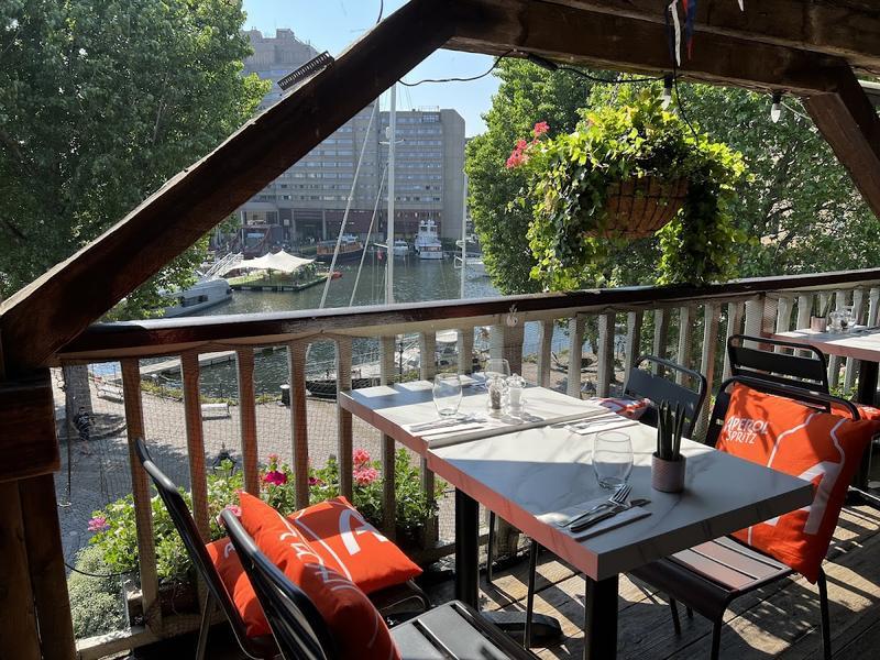 The Dickens Inn / Nickleby Suite