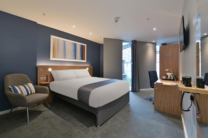 The Elephant & Castle Hotel — photo 2