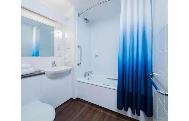 Travelodge Leeds East — photo 3