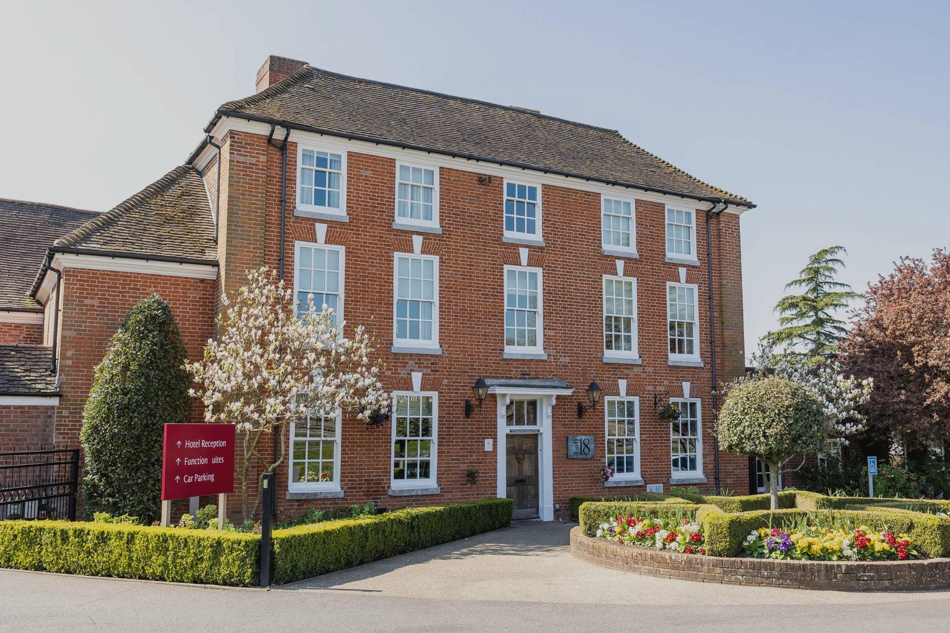 Windmill Village Hotel, Golf & Leisure Club