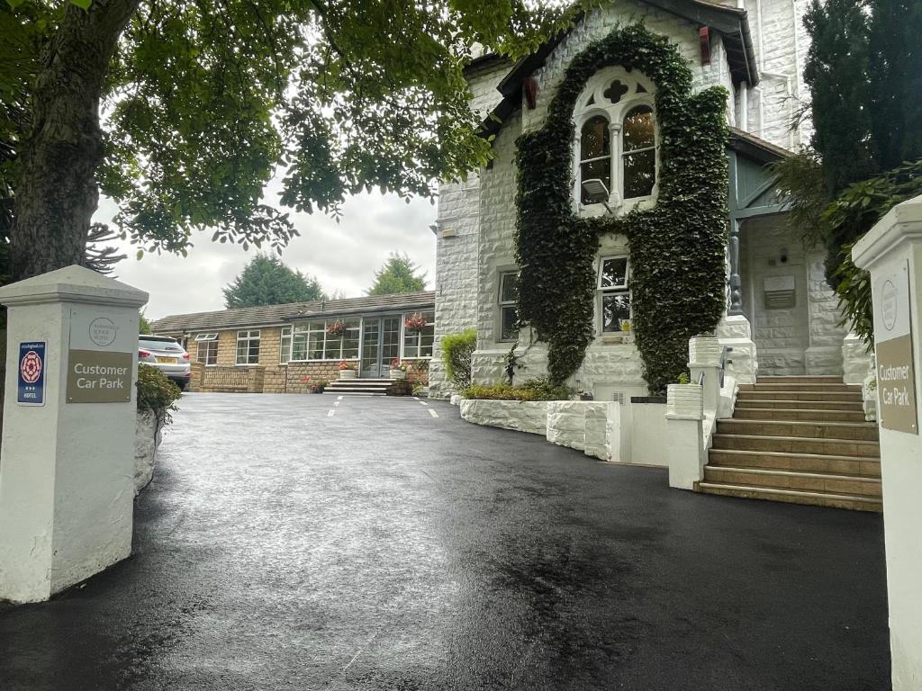 Mansfield Lodge Hotel - Image 1