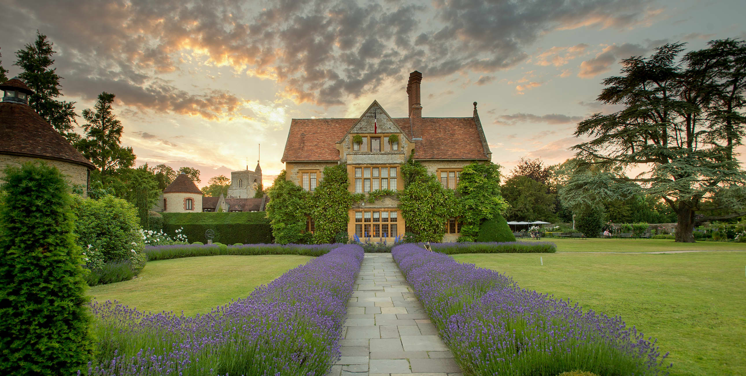 Le Manoir aux Quat' Saisons - Image 1