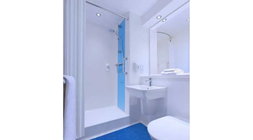 Travelodge Leeds Central - Image 1