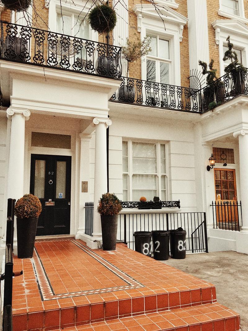 17 Inverness Terrace Apartments - Image 3
