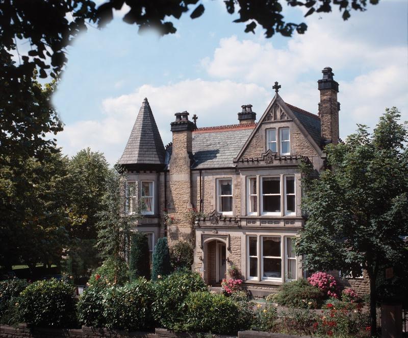 Ascot House Hotel - Image 1