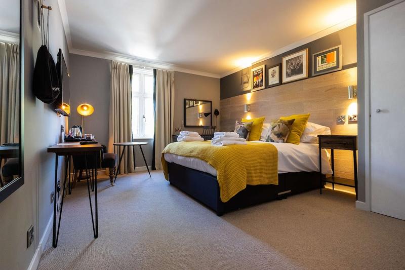 Bridge Hotel (Youngs) thumbnail 2